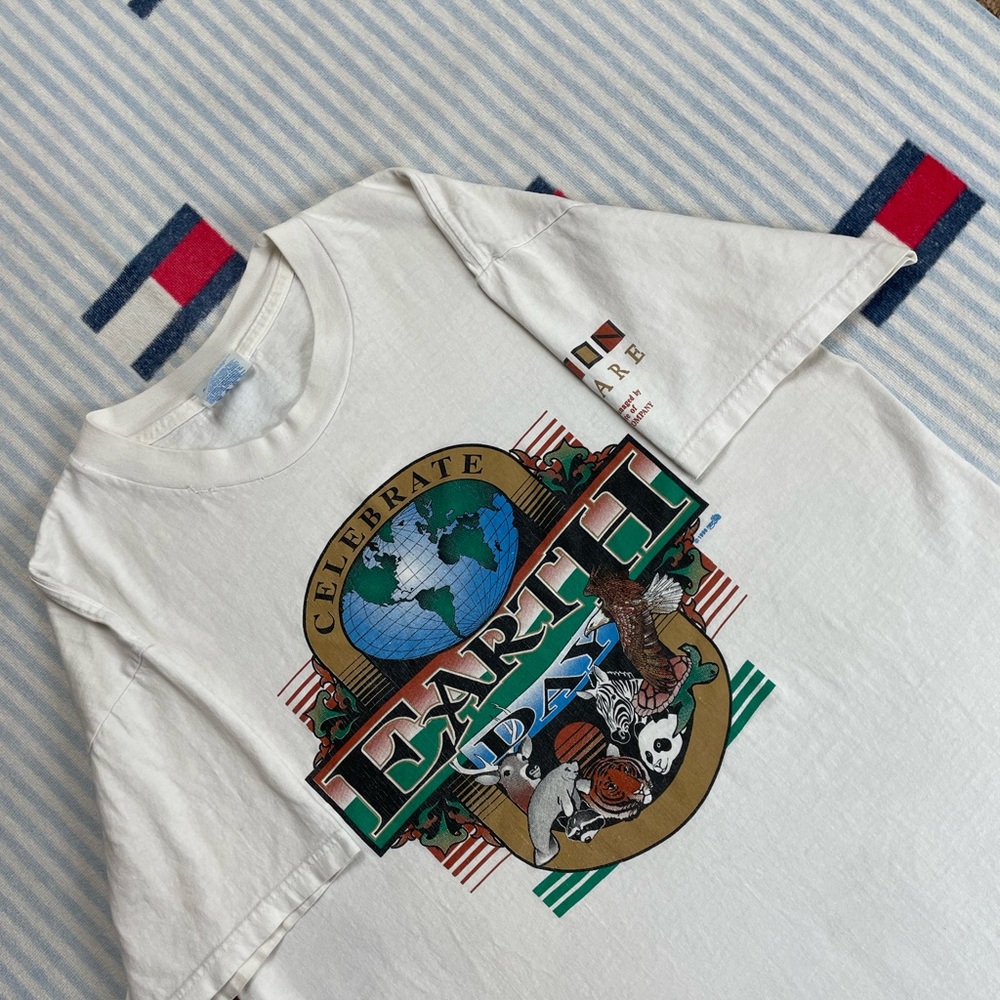 Vintage 1996 Earth Day Animals Nature Earth short sleeve tee shirt - Picture 4 of 14
